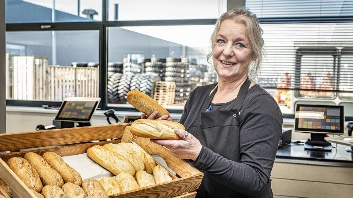 Magda aan het werk via Buitengewoon in de catering