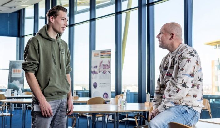 Rik in gesprek met zijn coach Robert - Buitengewoon